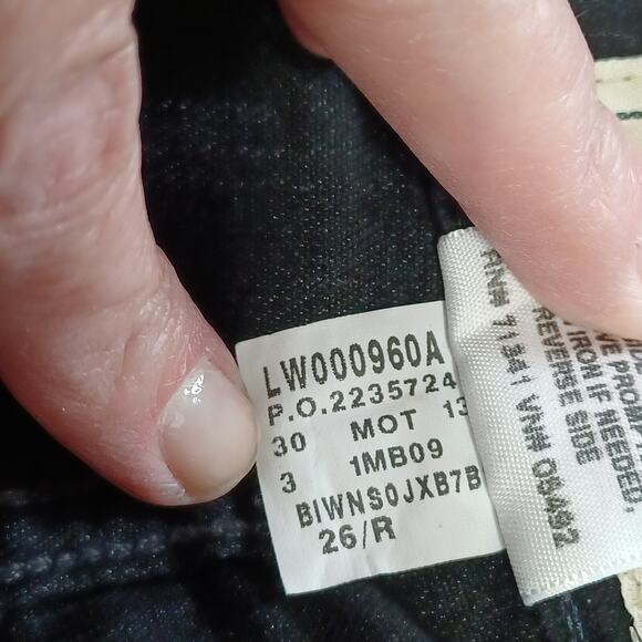L.L. Bean Favorite Fit Straight Slimming Jeans Women’s Size 26 Black Capri NEW - Picture 8 of 9
